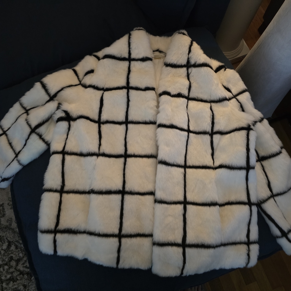 Tahari White Teddy Jacket with Black Windowpane